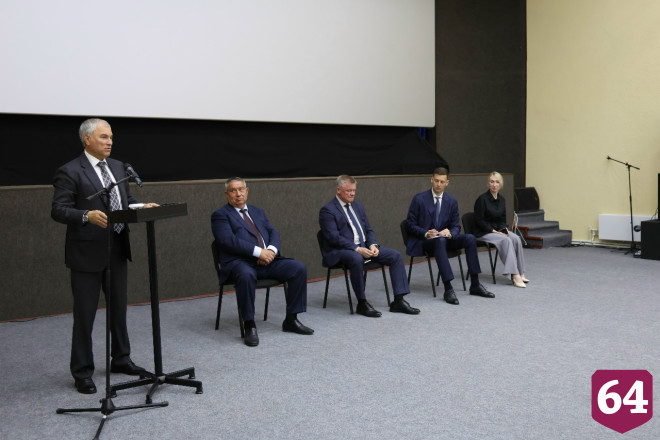 Жители рассказали спикеру Госдумы о проблеме подтопления и разбитых дорогах 