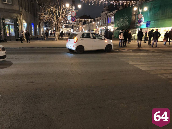 В центре Саратова не разъехались иномарки