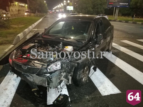 В Саратове проспект Строителей не поделили двое таксистов