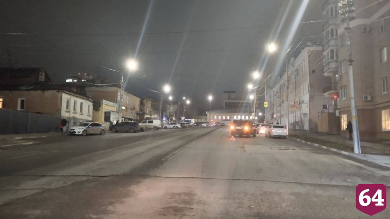 В центре Саратова водитель «Джипа» сбил подростка