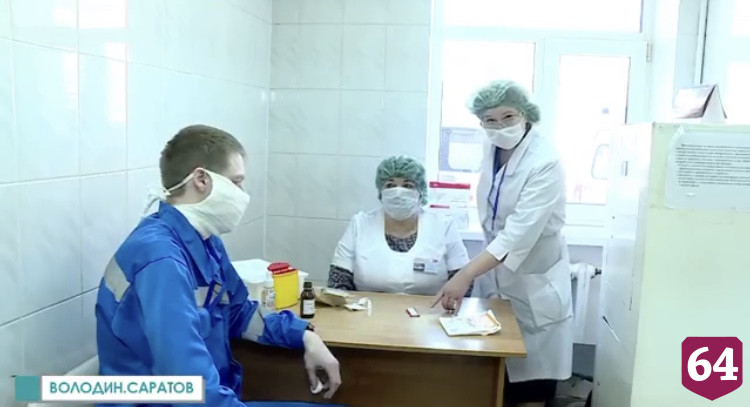 Саратовских врачей начали тестировать на коронавирус