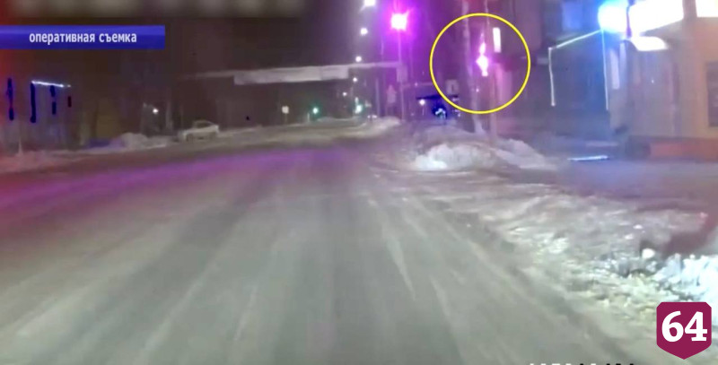 Под Саратовом инспекторы ДПС вынесли двух мужчин из горящей квартиры