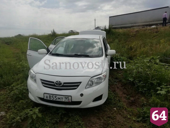 В аварии под Саратовом разбились двое мужчин и женщина