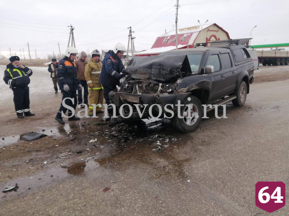 Под Саратовом иномарка протаранила фургон с газировкой