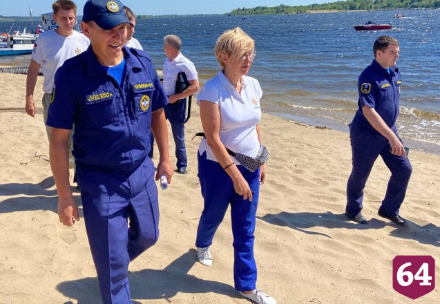 Любители купаться в Затоне убежали от проверяющих 