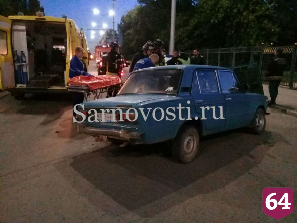 Пьяный водитель разбил «Жигули» о бордюр на проспекте Строителей