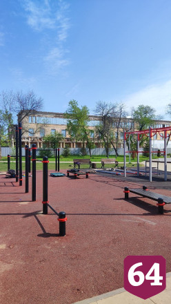 На спортплощадке в Энгельсе установили новое оборудование