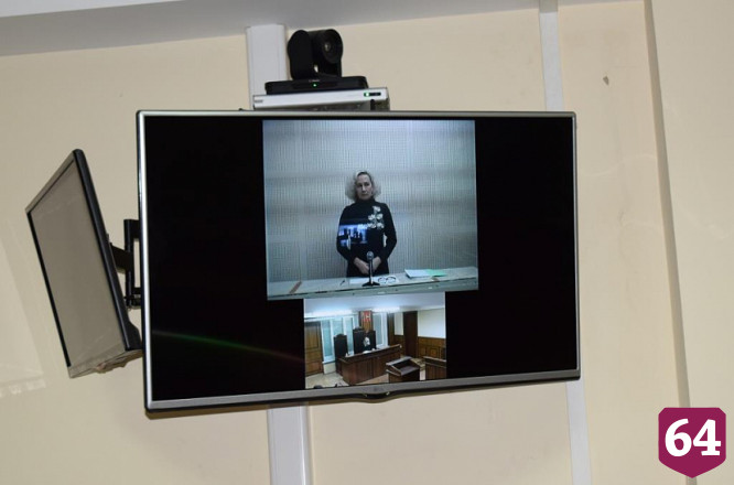 Обвиняемой в убийстве матери и дочери в Саратове продлили арест