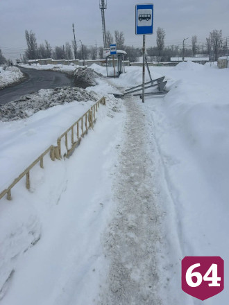 В Саратове на пенсионерку рухнула остановка