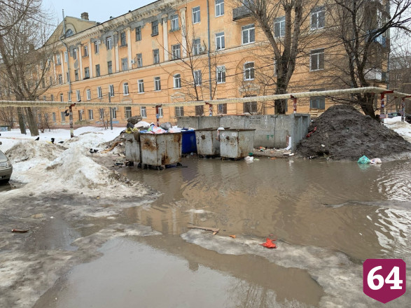 Саратовский двор после оттепели сравнили с Венецией 