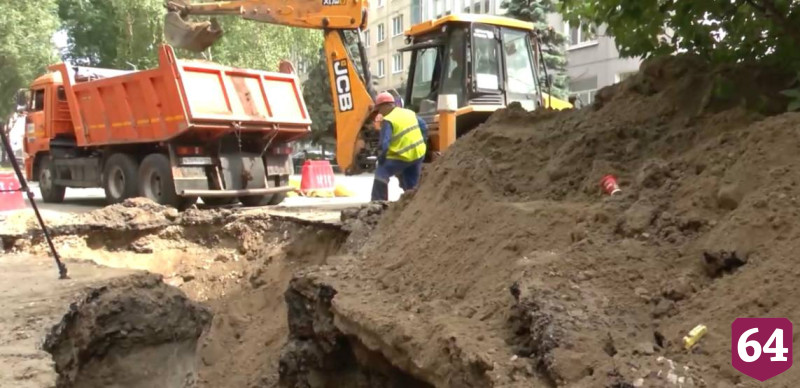 В Саратове меняют проложенный полвека назад водопровод