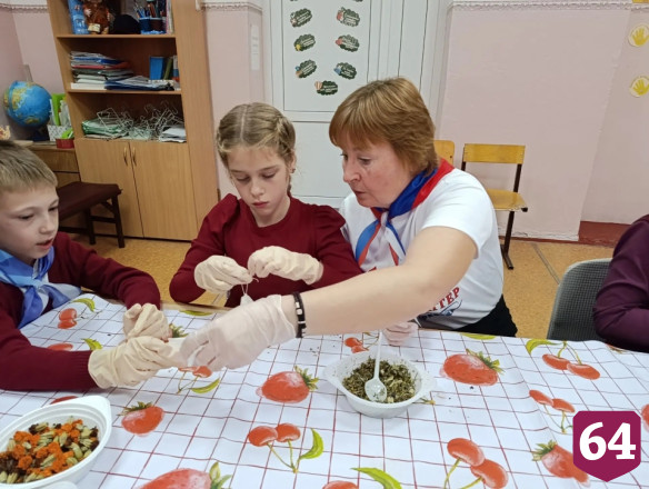 Саратовцы всех возрастов помогают фронту в рамках «Недели добра»