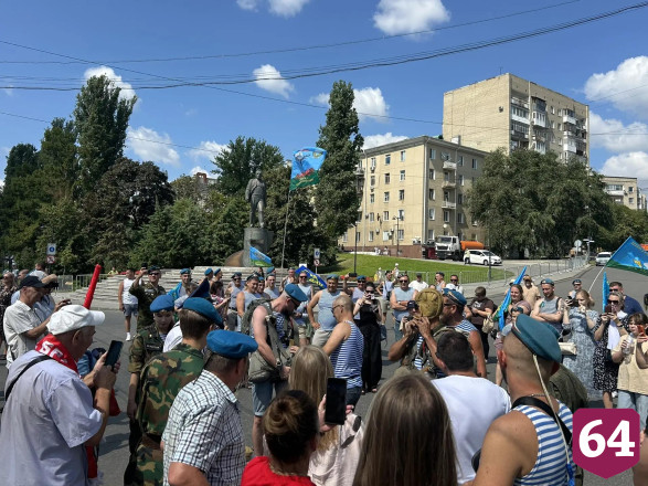 Саратовские десантники отметили 96-ю годовщину образования ВДВ 