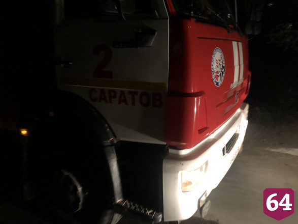Полыхающий дом в центре Саратова тушили 26 пожарных