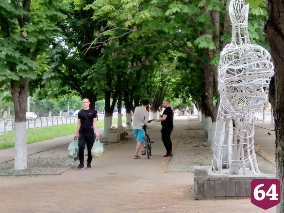 Саратовцы забыли о социальной дистанции и вывели детей на прогулки 