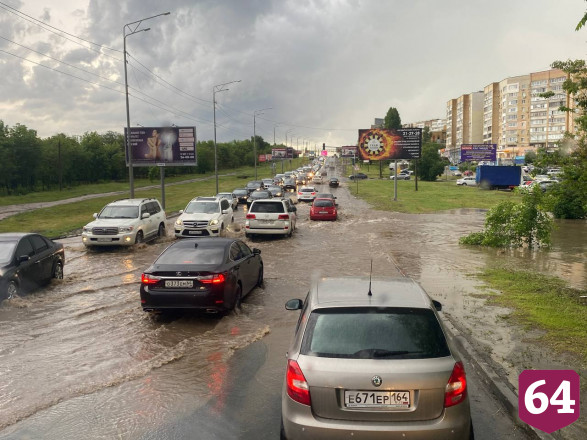 Потоп в Саратове вызвал 9-балльные пробки