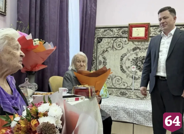 Саратовский министр поздравил ветерана войны со 104-летием 