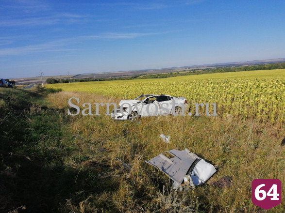 Под Саратовом водитель уходил от ДТП и разбился в кювете