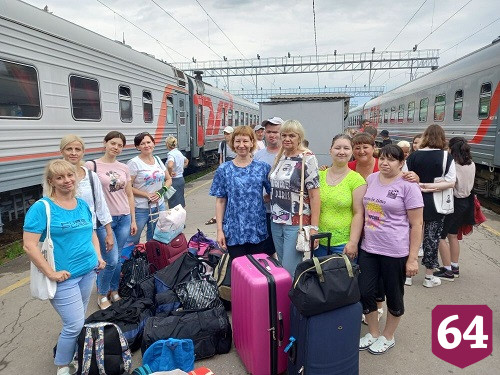 Проживающие Энгельсского дома-интерната получили на международном фестивале в Сочи три высших награды