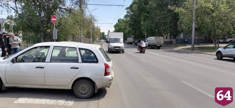Водитель легковушки задавил школьника на заправке