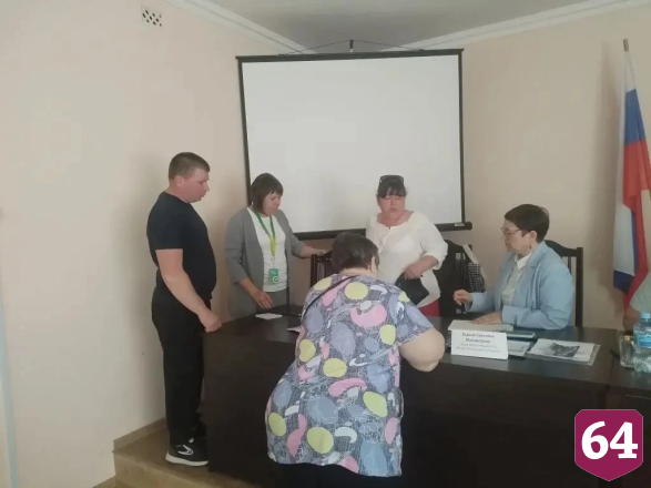 Саратовских ветеранов СВО специалисты консультируют на выездных приемах 