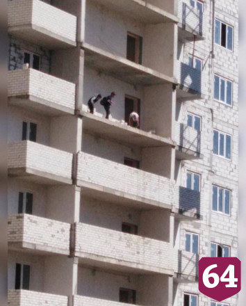 В Саратове школьники гуляют по заброшенной стройке