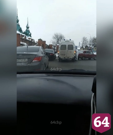 Легковушка протаранила «скорую помощь» у детской больницы