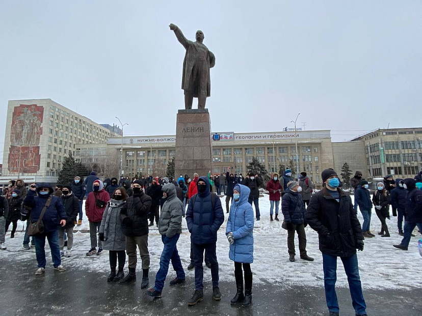 В протестной прогулке по Саратову шествовали несовершеннолетние 