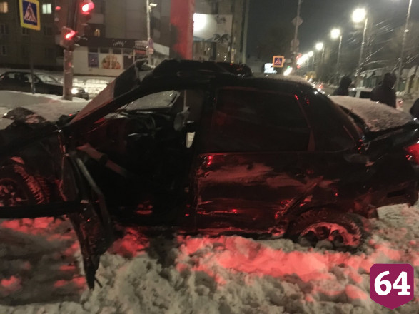 Водителю иномарки грозит до 2 лет колонии за ДТП в центре Саратова