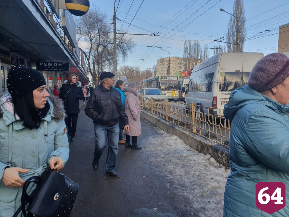 В массовой аварии с троллейбусом пострадала автоледи