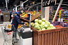 Жители Саратова стали ходить за продуктами в масках