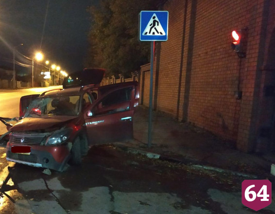 В протаранившем кладбищенскую ограду Renault погиб мужчина