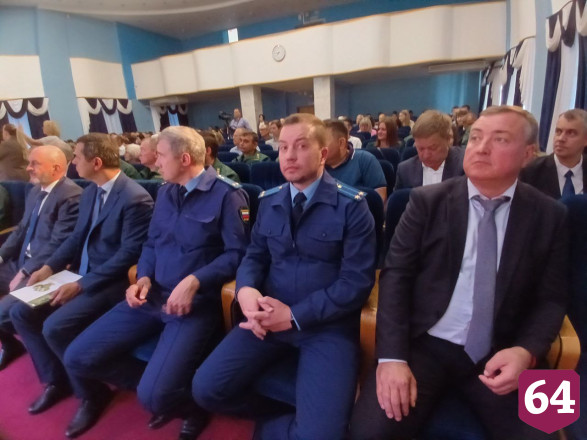 В Саратове юным лесоводам подарили гаджеты и спортинвентарь
