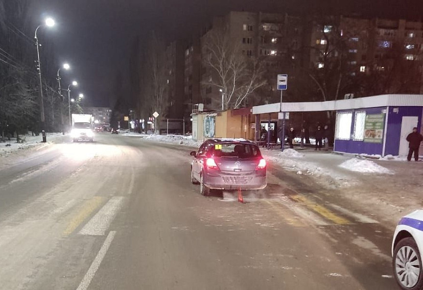 Под Саратовом автоледи на «Опеле» сбила женщину