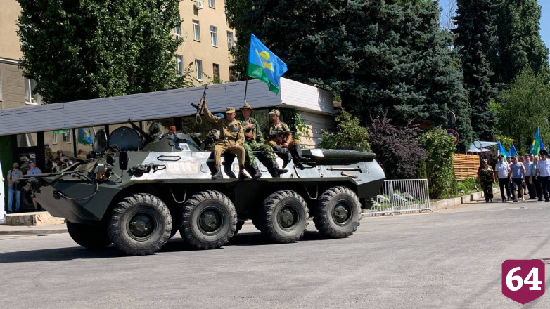 В Саратове День ВДВ отметили с оркестром