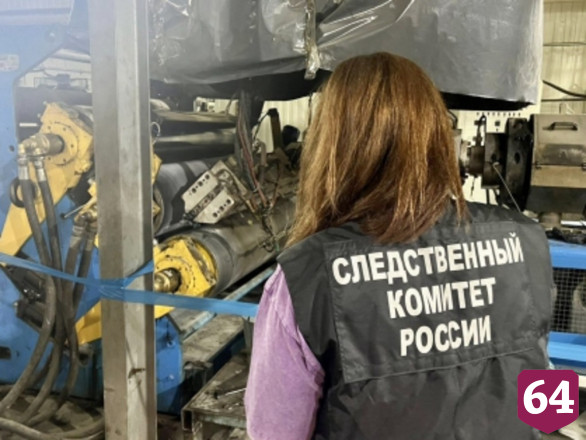 На предприятии в Энгельсе рабочий за станком повредил руку