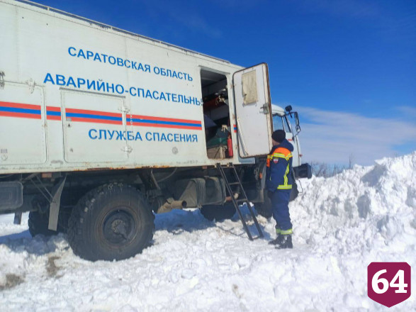 Под Саратовом пенсионерка не ела 4 дня в заметенном снегом доме