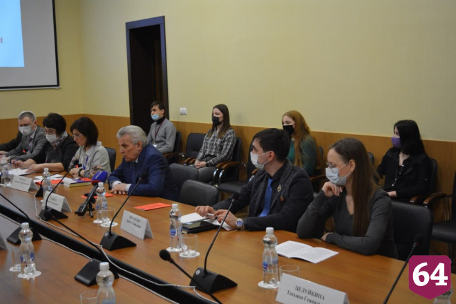 В Саратове предложили научить молодежь распознавать манипуляции экстремистов