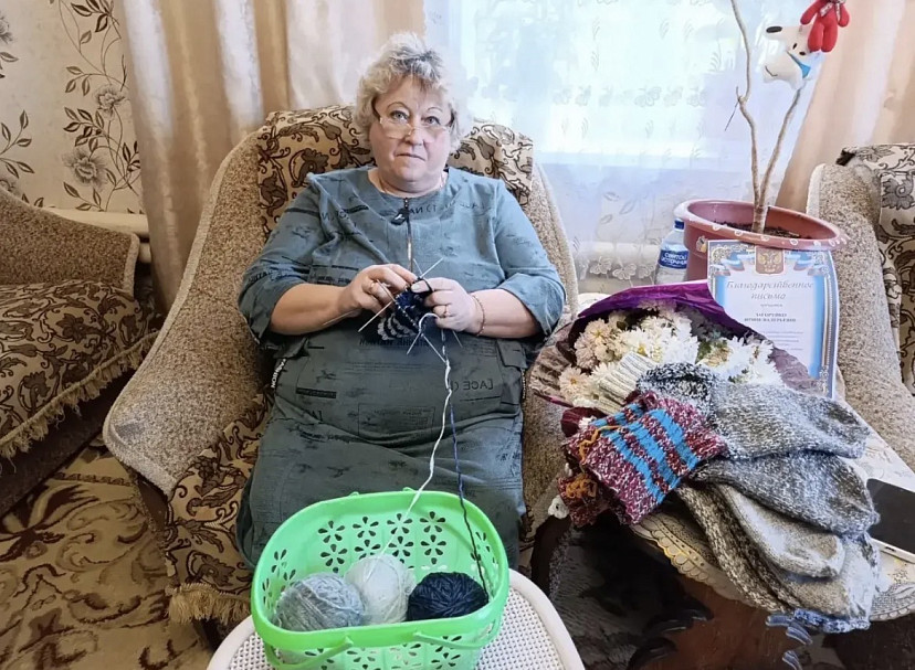 Саратовцы связали и передали на СВО 100 пар теплых носков