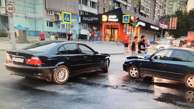 В аварии с BMW на проспекте Энтузиастов ранен мужчина