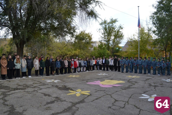 В саратовском поселке увековечили память героя СВО