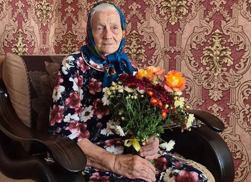Работавшая на торфяных полях ветеран труда отметила 90-летие 