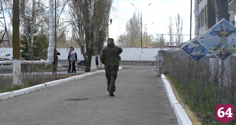 Саратовцам рассказали, как пойти служить на СВО 