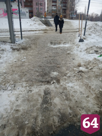 Житель Саратова чистит улицы от снега «из любви к городу»