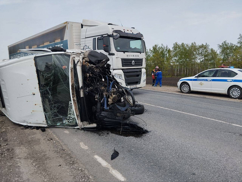 Пять человек пострадали в массовом ДТП с рейсовым автобусом под Саратовом
