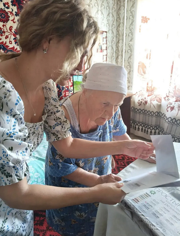 Саратовскую долгожительницу поздравили с 99-летием