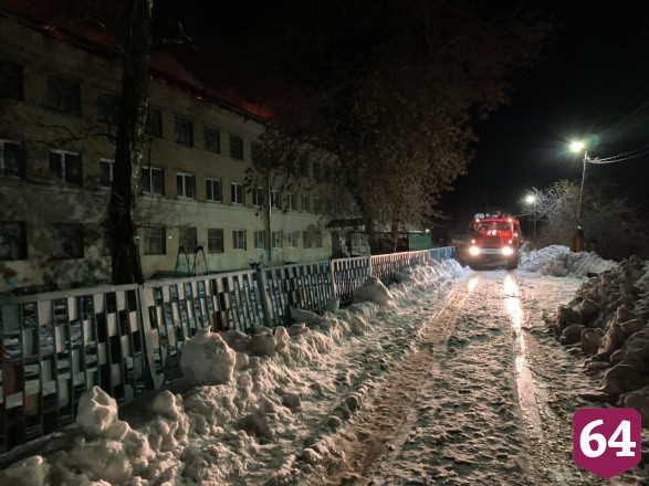 Ночью под Саратовом горела школа