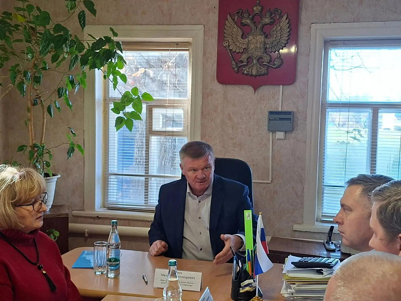 Вице-губернатор взял на контроль обращения жителей саратовского села