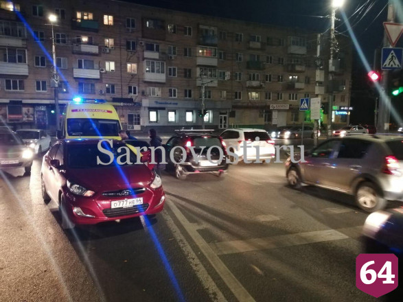 В Саратове женщина на иномарке переехала ногу ребенка