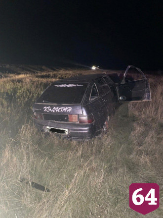 Пьяный водитель без прав опрокинул автомобиль в кювет